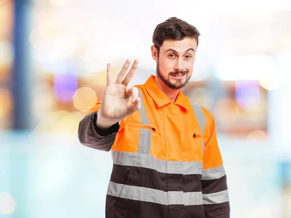 Hombre trabajador feliz con señal de allright — Foto de Stock
