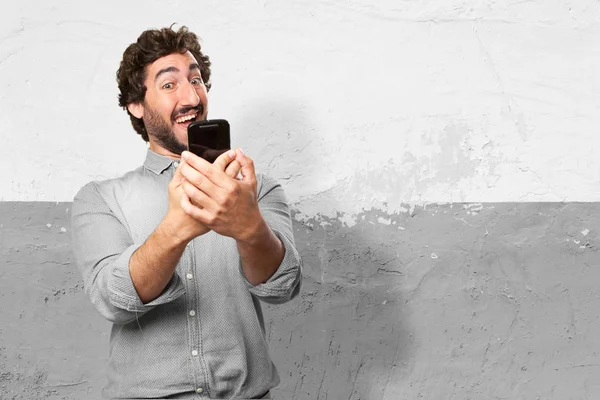 Jovem feliz em pose de selfie — Fotografia de Stock