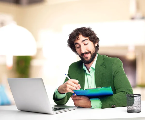 Zufriedener Geschäftsmann mit Notebook und Laptop — Stockfoto
