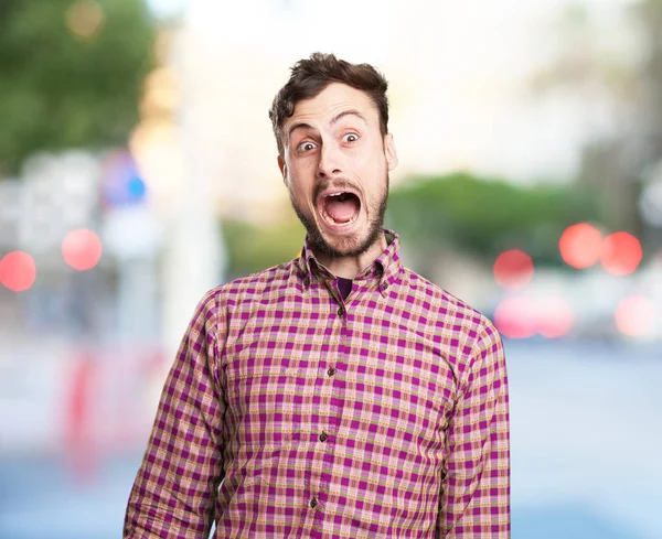 Šťastný mladý muž křičí — Stock fotografie
