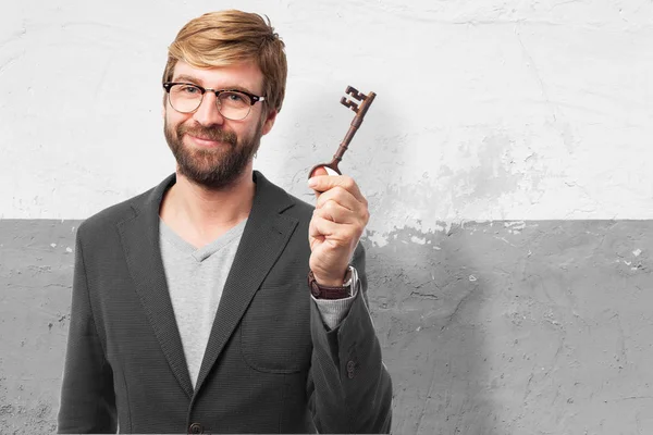 Hombre de negocios feliz con llave vintage — Foto de Stock