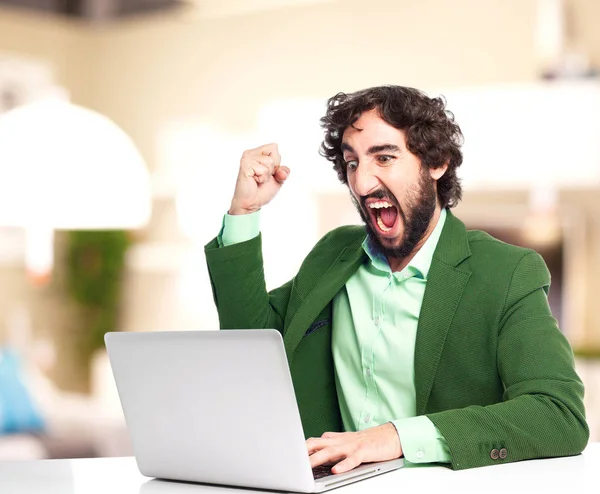 Homem de negócios irritado com laptop — Fotografia de Stock