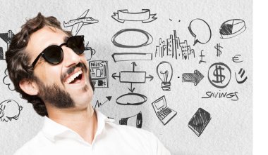 mutluluk ifadesi ile serin adam