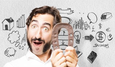 şanslı konsepti ile genç serin adam