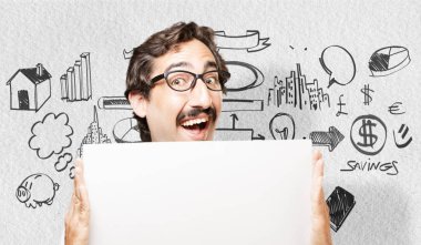 Genç adam bir afiş ile serin