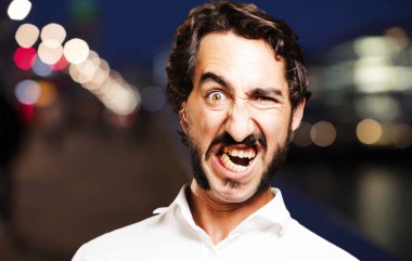 Genç serin adam katılmıyorum poz