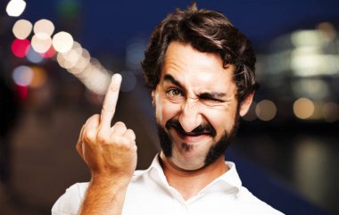 Genç serin adam katılmıyorum poz