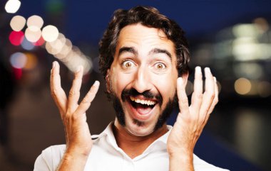 poz kutlayarak genç serin adam