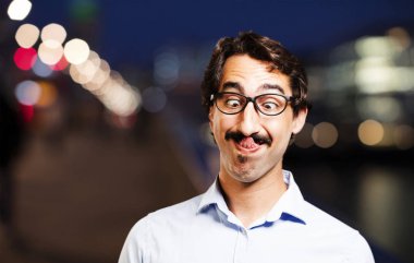 Genç serin adam şaka