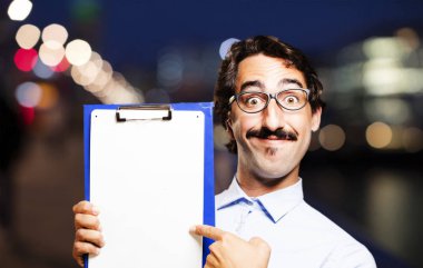 bir raporu ile genç serin adam