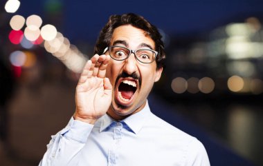 cool delikanlı bağırarak