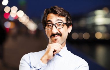 düşünme genç serin adam