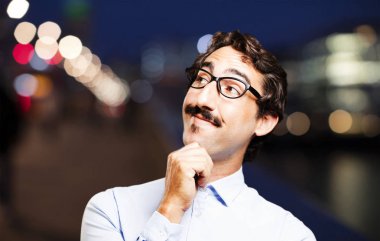 düşünme genç serin adam