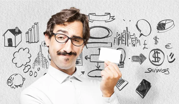 Genç adam bir afiş ile serin