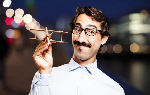 Jeune homme cool avec un avion en bois — Photo