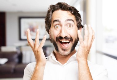 poz kutlayarak genç serin adam