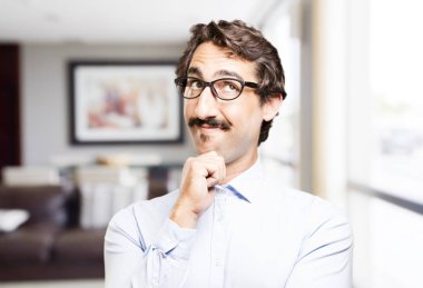 düşünme genç serin adam