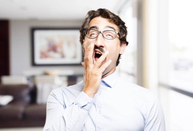 Genç serin adam sıkıcı 