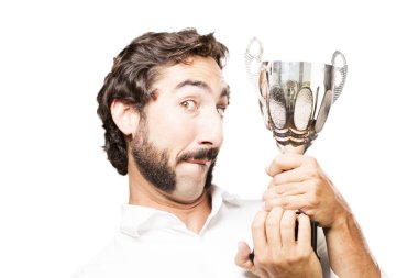 bir spor Kupası ile genç serin adam