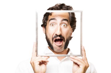 bir çerçeve ile genç serin adam