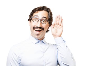 dinlemek çalışan genç serin adam