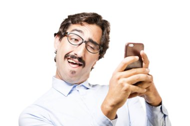 bir cep telefonu ile genç serin adam