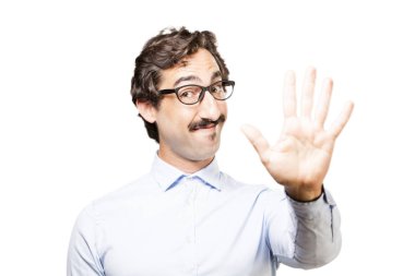 adam beş numara işareti ile