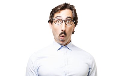 Genç serin adam şaşırmış