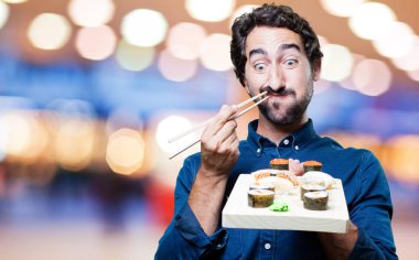 Genç adam yemek suşi