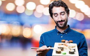 Genç adam yemek suşi