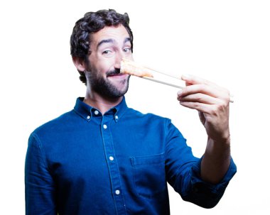 Genç adam yemek suşi