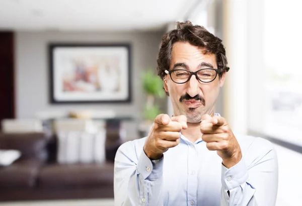 Joven fresco hombre señalando — Foto de Stock