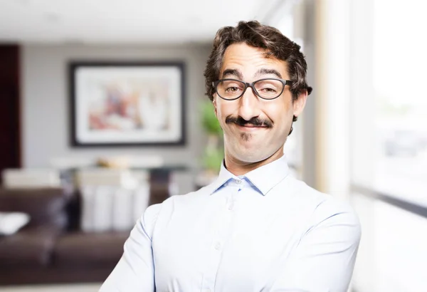 Jeune homme cool dans la pose fière — Photo