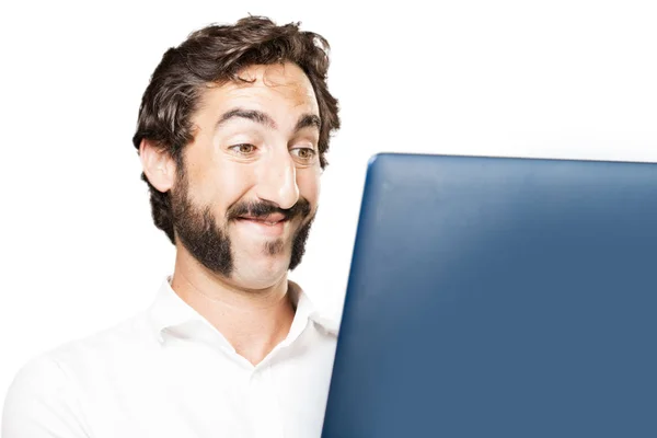 Bir dizüstü bilgisayar ile genç serin adam — Stok fotoğraf