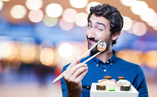 Человек ест суши в гордой позе — стоковое фото