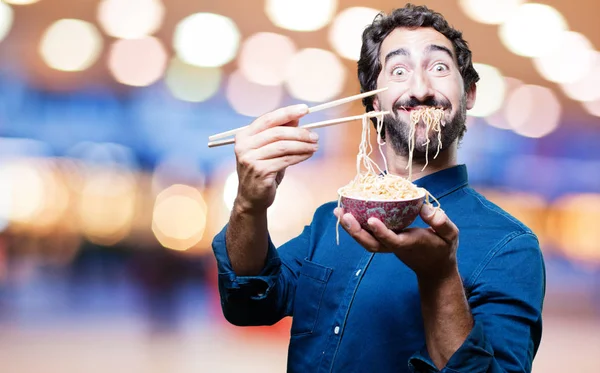 麺鍋から食べる男寿司 — ストック写真