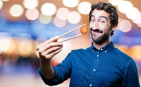 Человек ест суши в правильной позе — стоковое фото