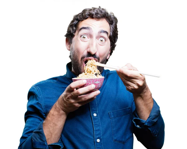 Человек ест суши из горшка с лапшой — стоковое фото