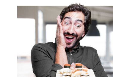 Genç adam yemek suşi