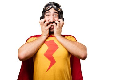 deli süper kahraman korkuttu