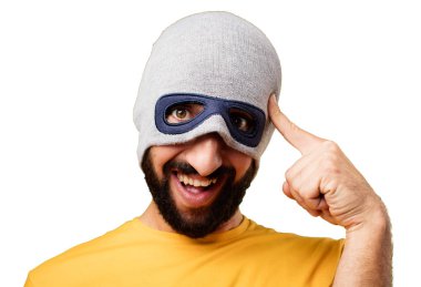 fikir olan genç deli adam