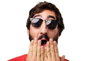 sürpriz ifade ile genç deli adam