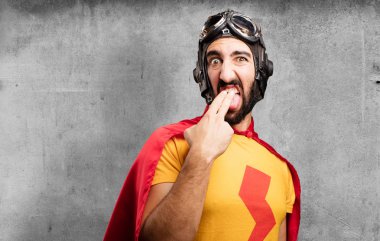 kusmuk hareketi ile deli süper kahraman