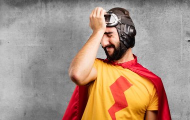 üzgün ifade ile deli süper kahraman