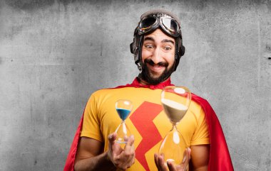 kum saati ile deli süper kahraman