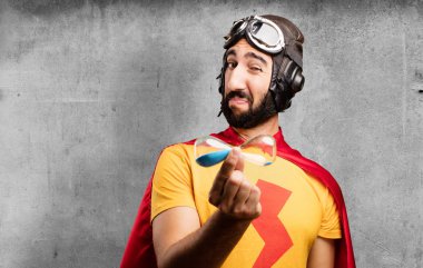 kum saati ile deli süper kahraman