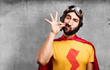 sessizlik hareketi ile deli süper kahraman