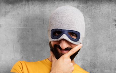 gurur poz genç deli adam