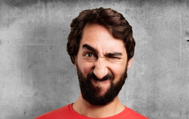 çılgın genç adamla aynı fikirde ifade