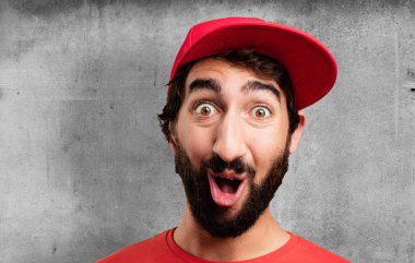 Genç deli adam şaşırmış